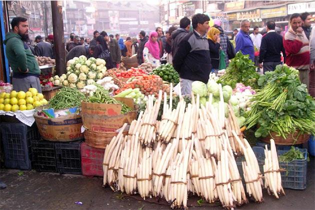 Amid curfew, shutdown, Srinagar inhabitants face acute shortage of essential commodities